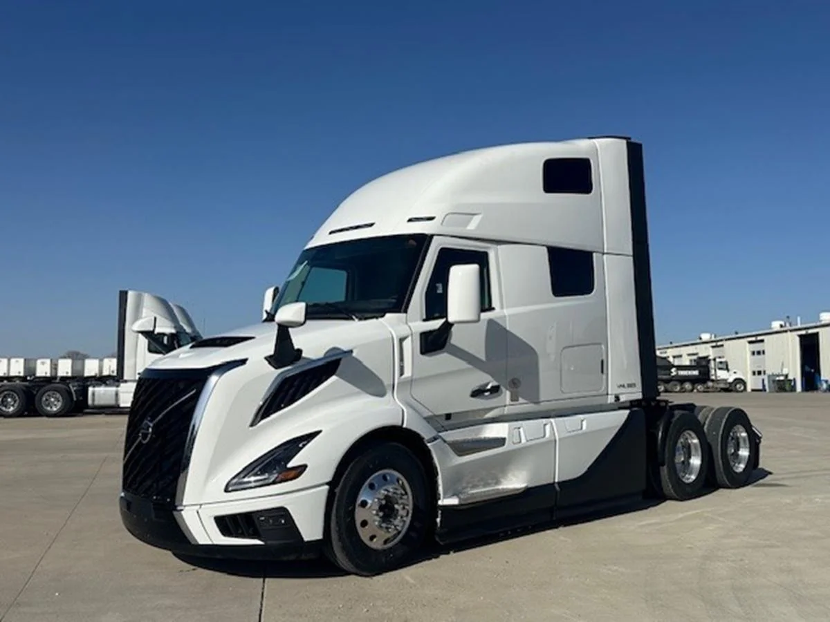 2026 Volvo VNL 660 in Waukee, IA