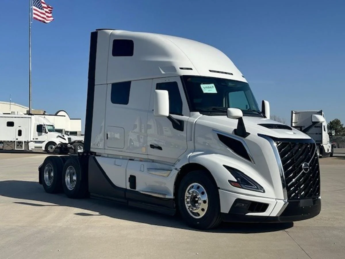 2026 Volvo VNL 660 in Waukee, IA — photo 7