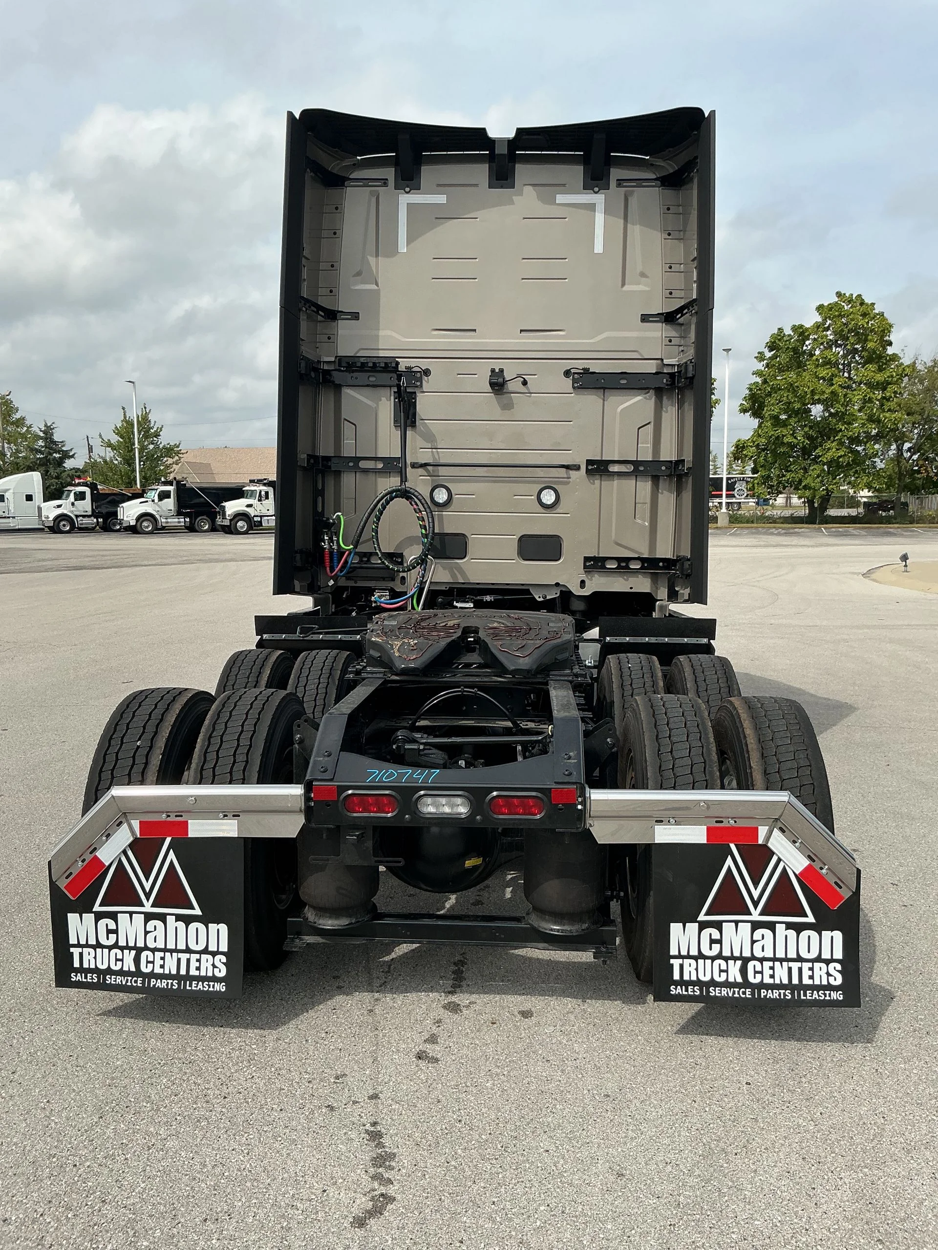 2026 Volvo VNL 860 in Indianapolis, IN — photo 6