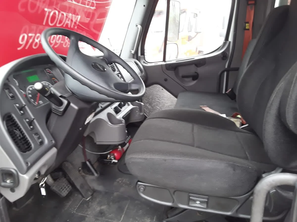 2017 Freightliner M2 106 - image 8