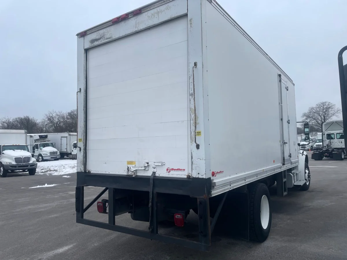2018 Freightliner M2 106 in Beltsville, MD — photo 4