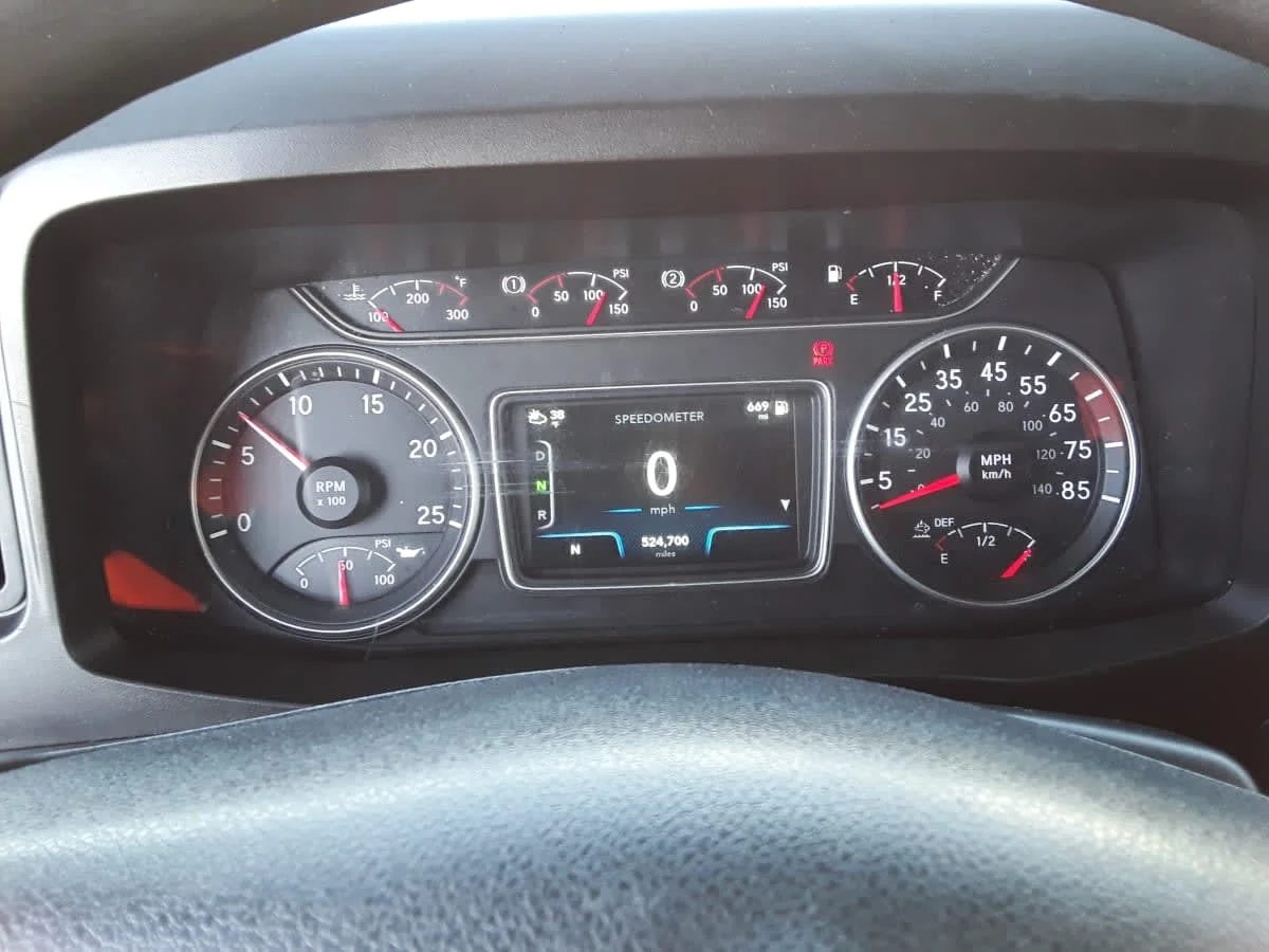 2020 International LT - image 10