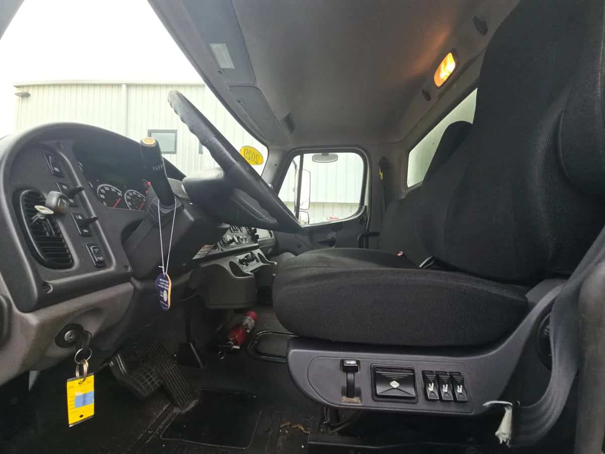 2020 Freightliner M2 106 in Doraville, GA — photo 7