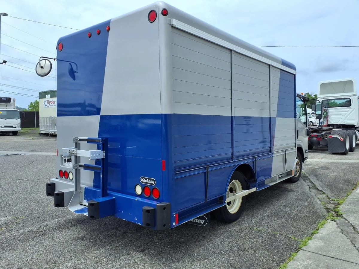 2018 Isuzu NRR - image 4