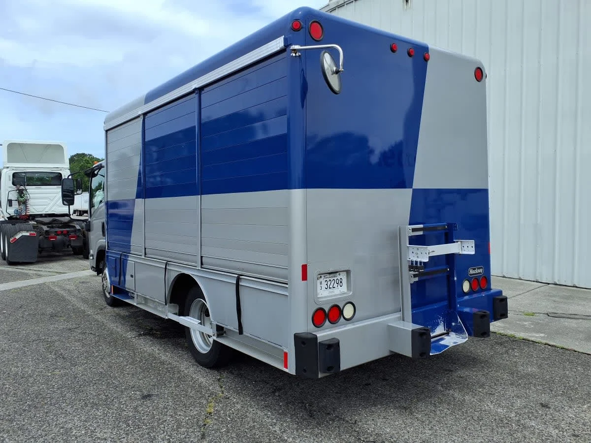 2018 Isuzu NRR - image 6