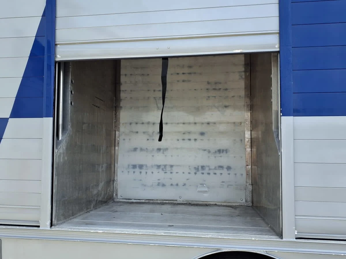 2018 Isuzu NRR - image 8