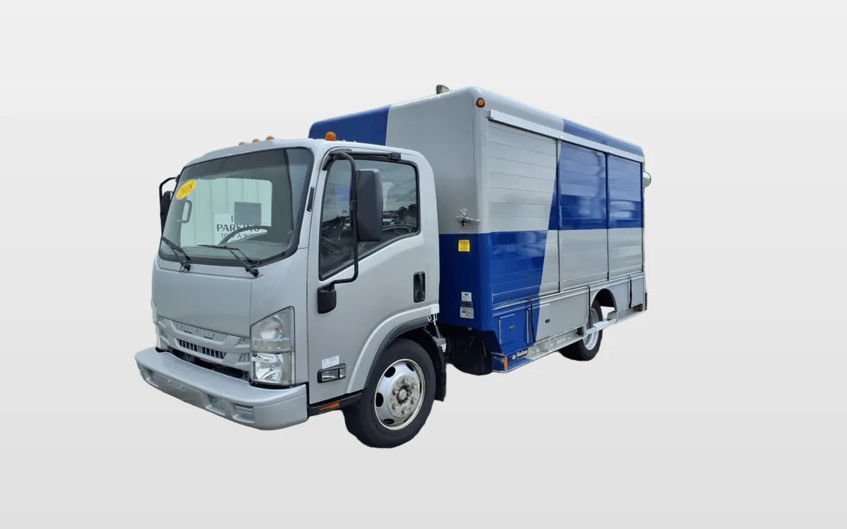 2018 Isuzu NRR - image 1