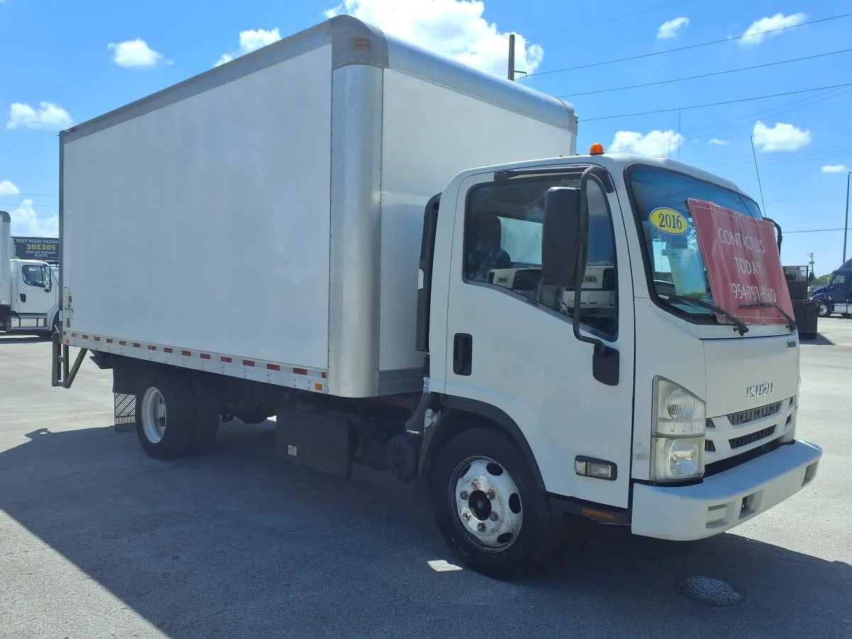 2016 Isuzu NQR - image 3