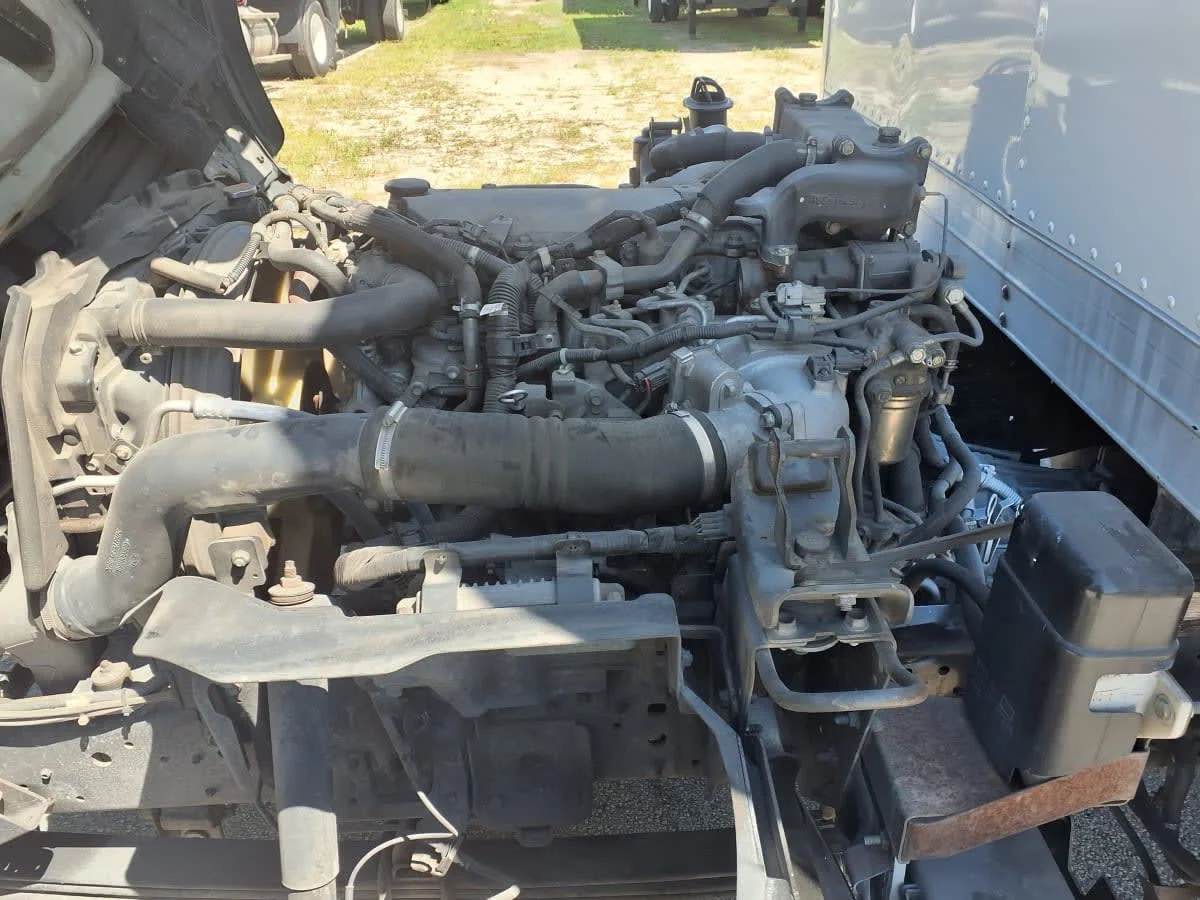 2016 Isuzu NQR - image 9