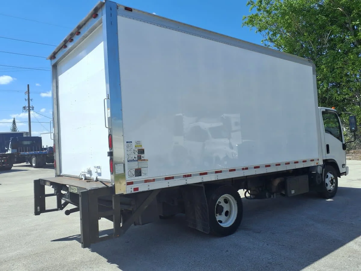 2016 Isuzu NQR - image 4