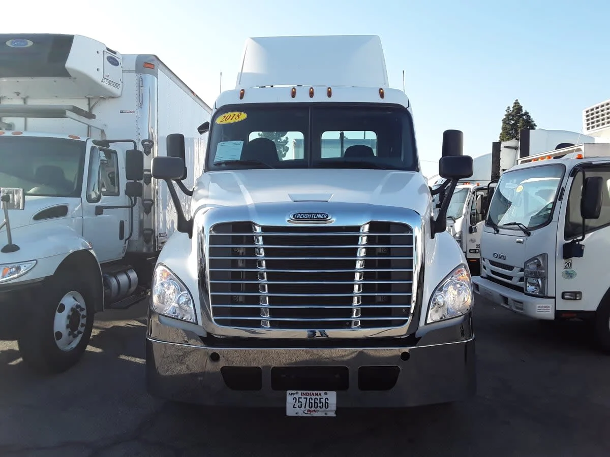 2018 Freightliner Cascadia - image 2