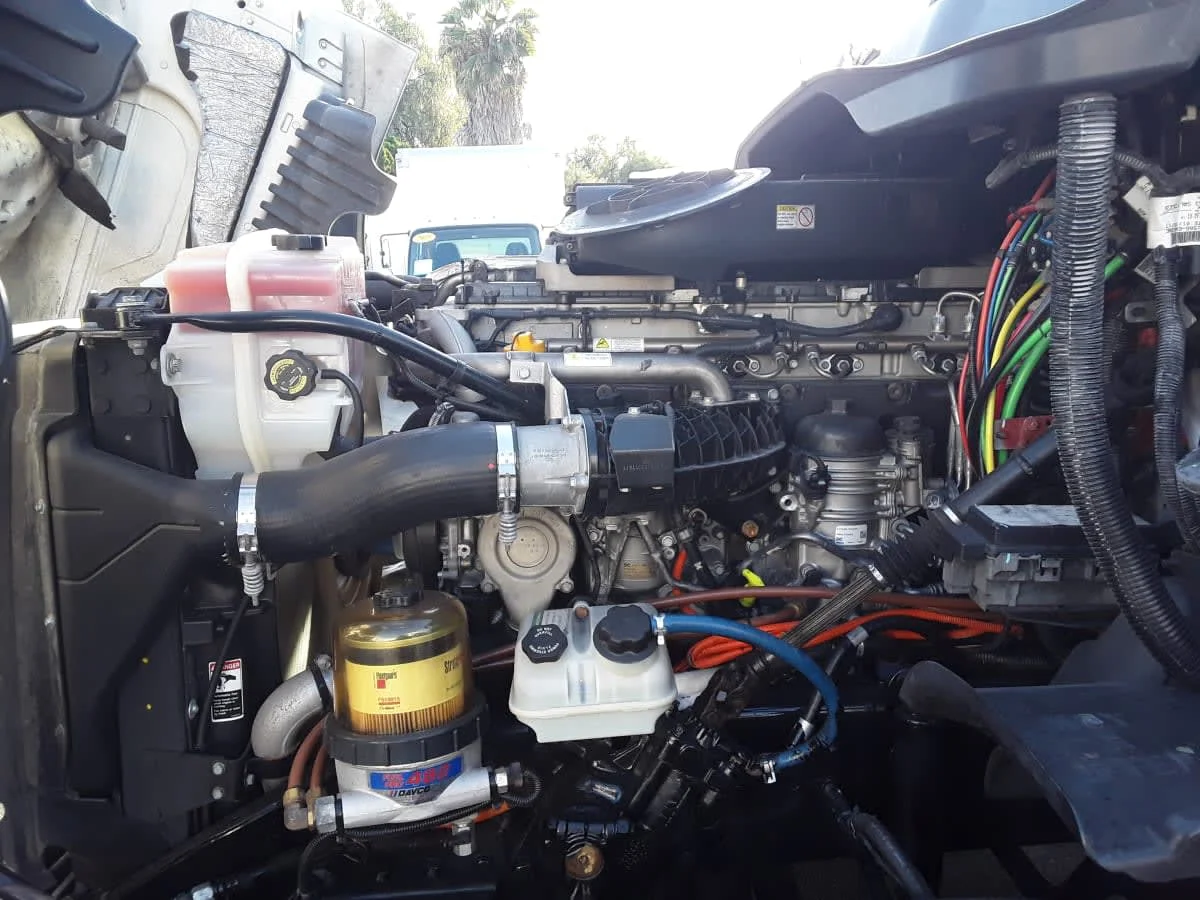 2018 Freightliner Cascadia - image 8