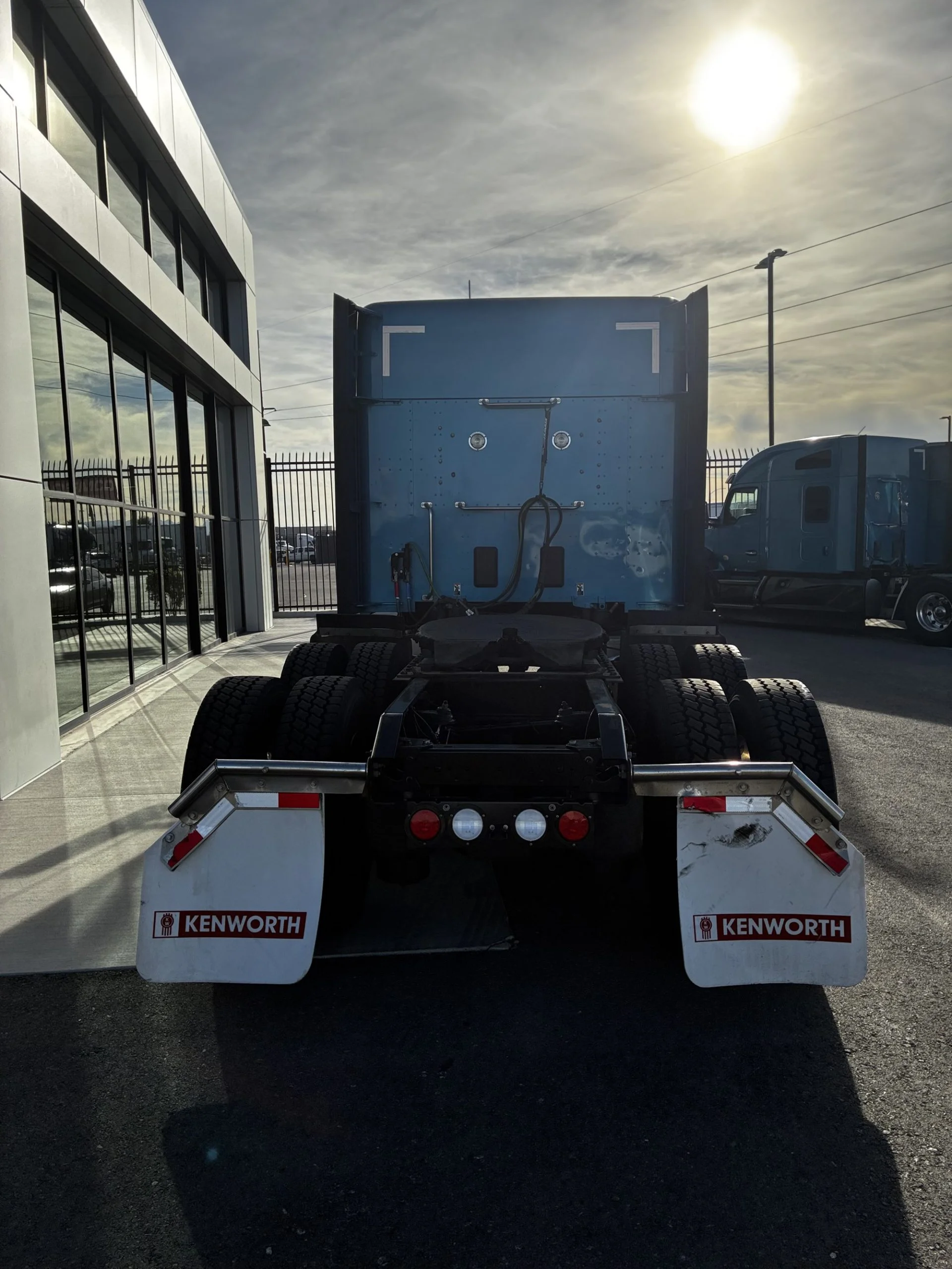 2022 Kenworth T680 - image 5