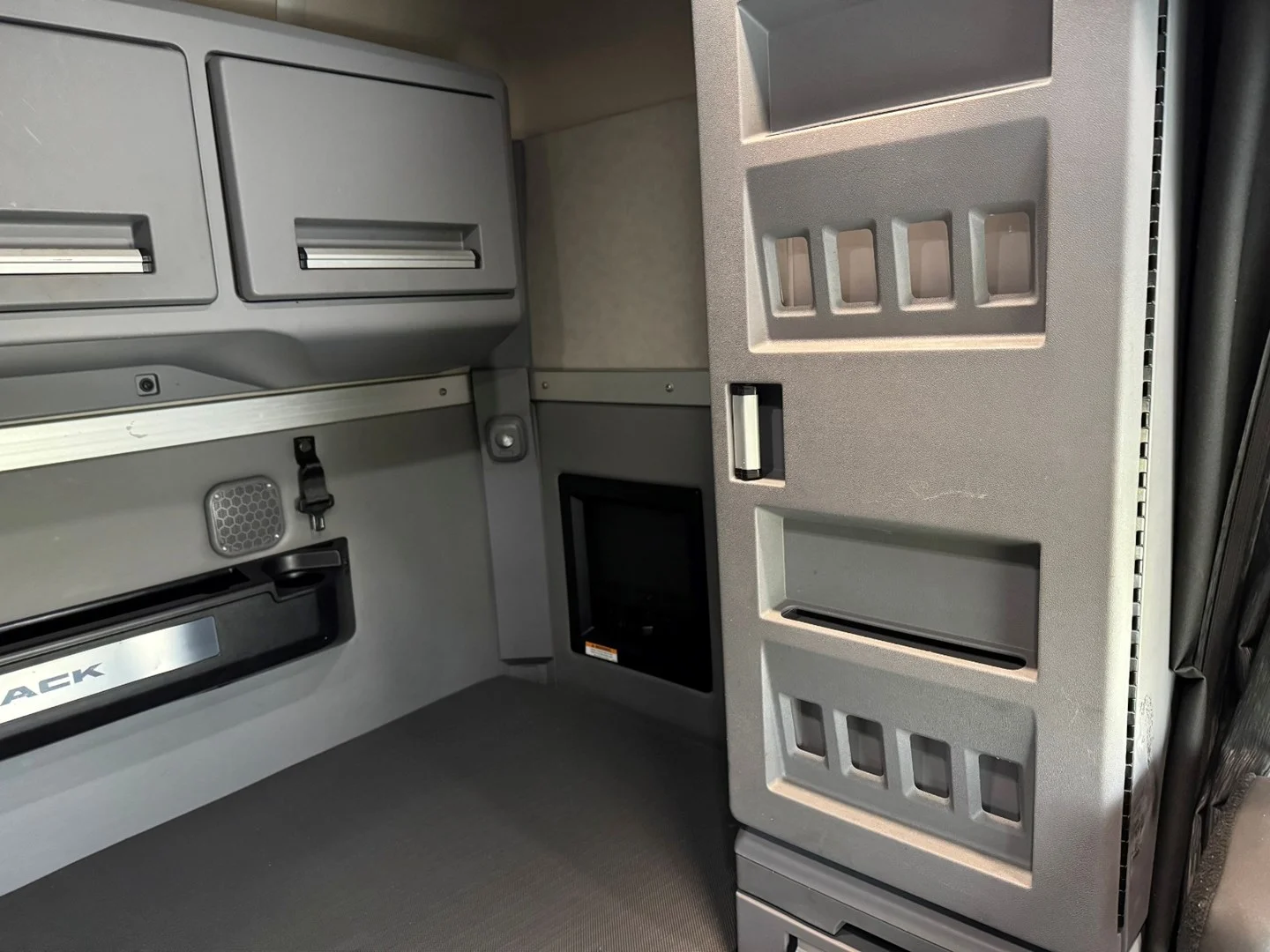 2021 Mack Anthem Sleeper - image 20