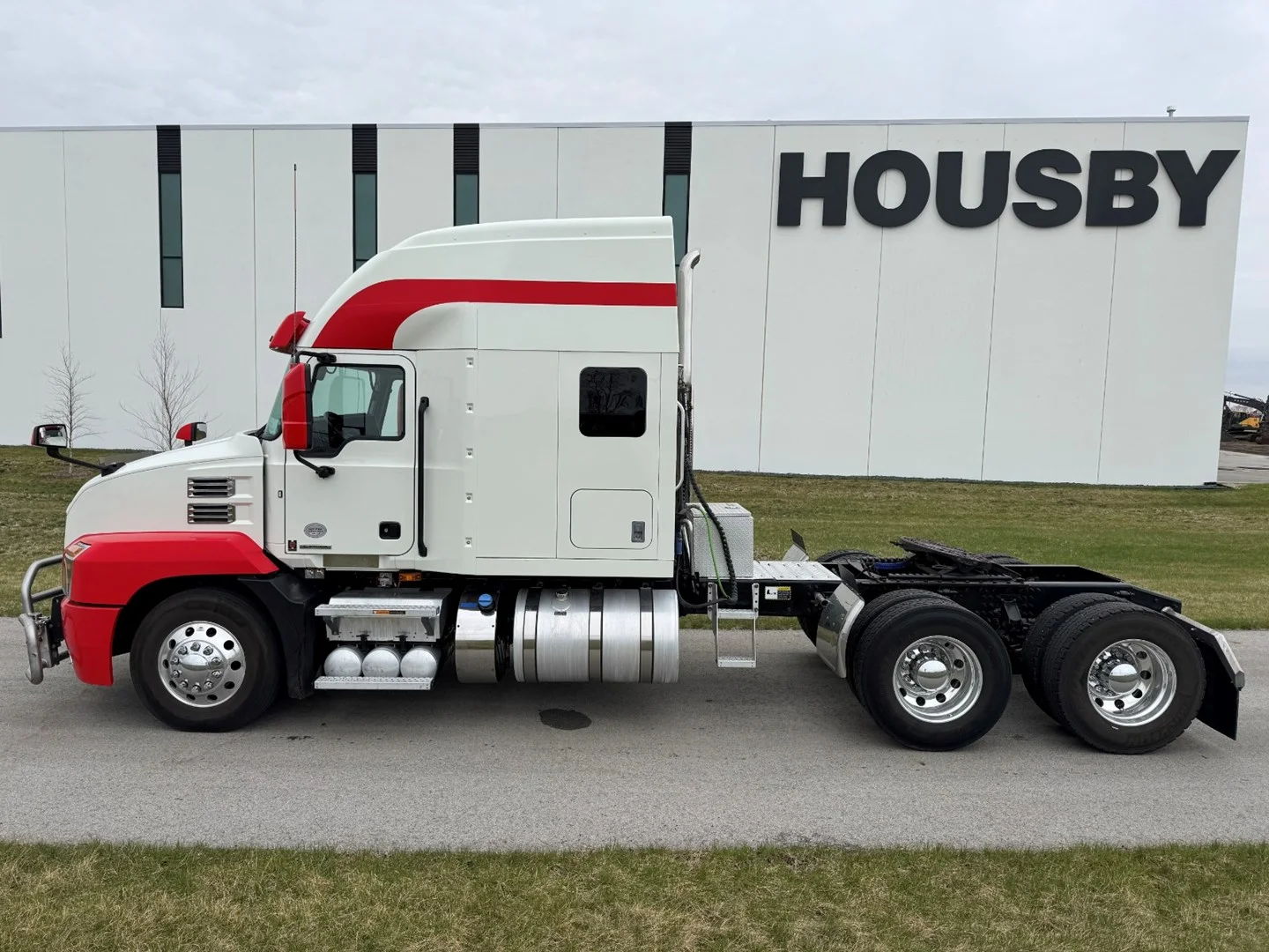 2021 Mack Anthem Sleeper - image 3