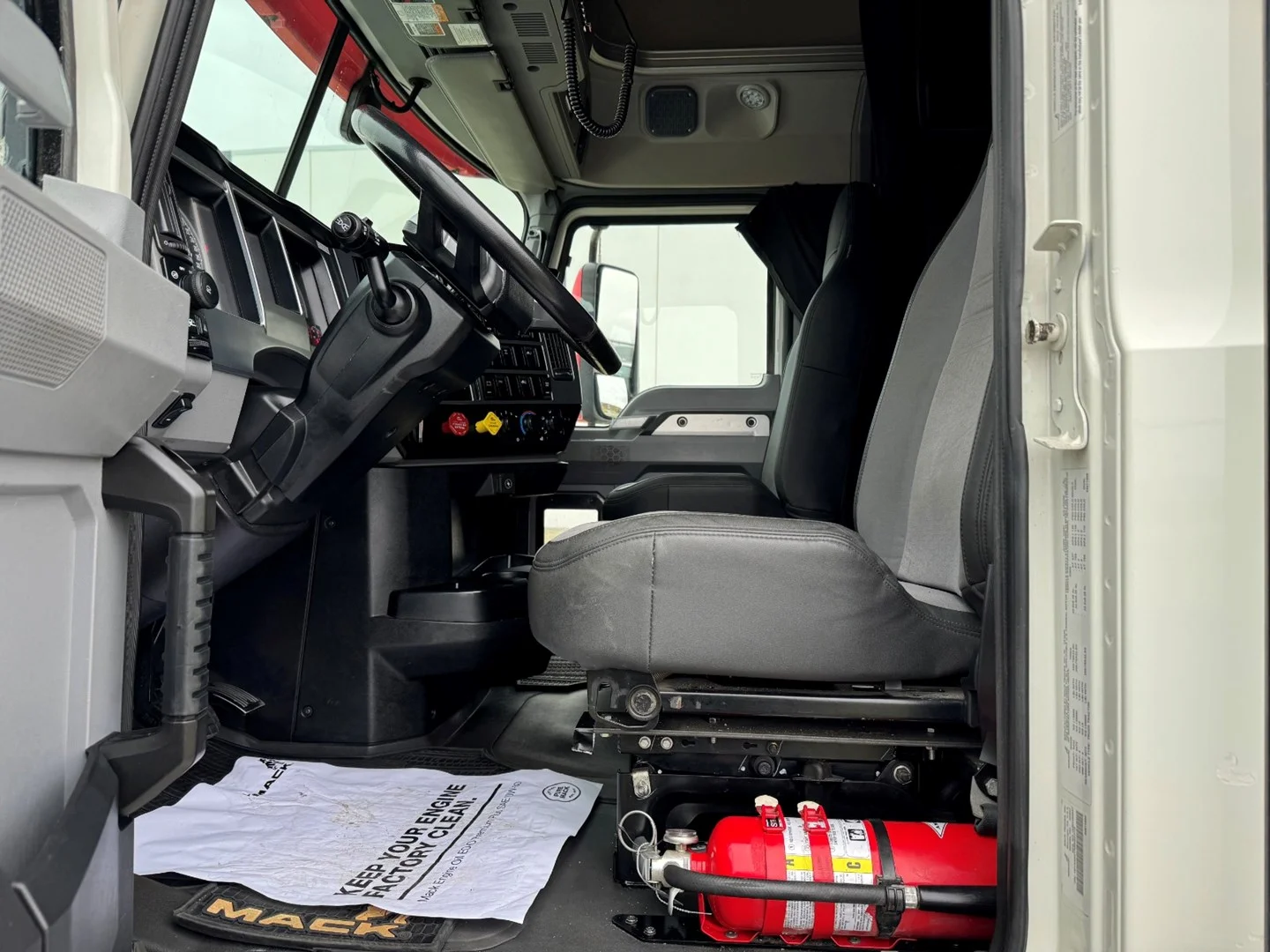 2021 Mack Anthem Sleeper - image 12