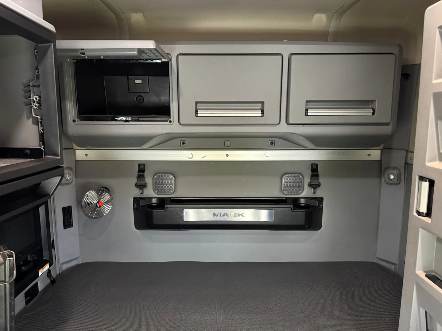 2021 Mack Anthem Sleeper - image 21