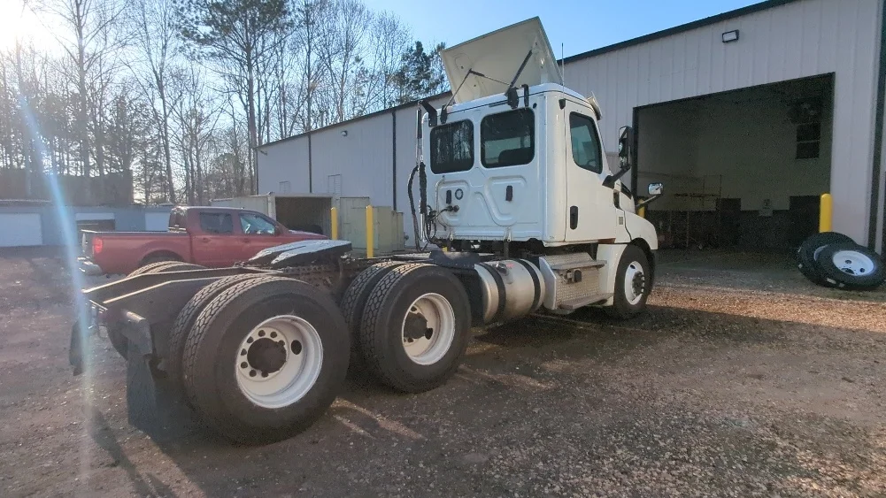 2019 Freightliner Cascadia in Suwanee, GA — photo 7