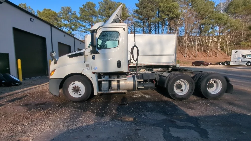2019 Freightliner Cascadia in Suwanee, GA — photo 4