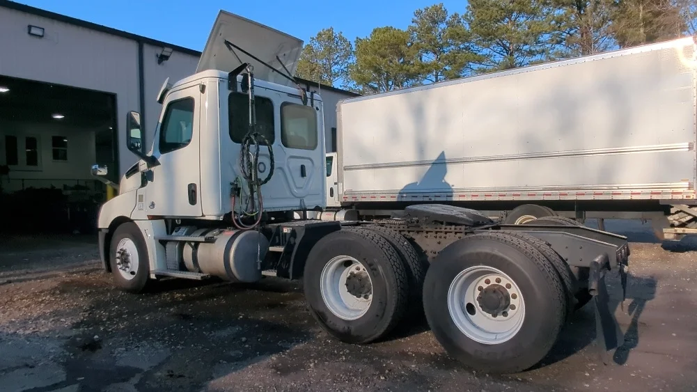 2019 Freightliner Cascadia in Suwanee, GA — photo 5