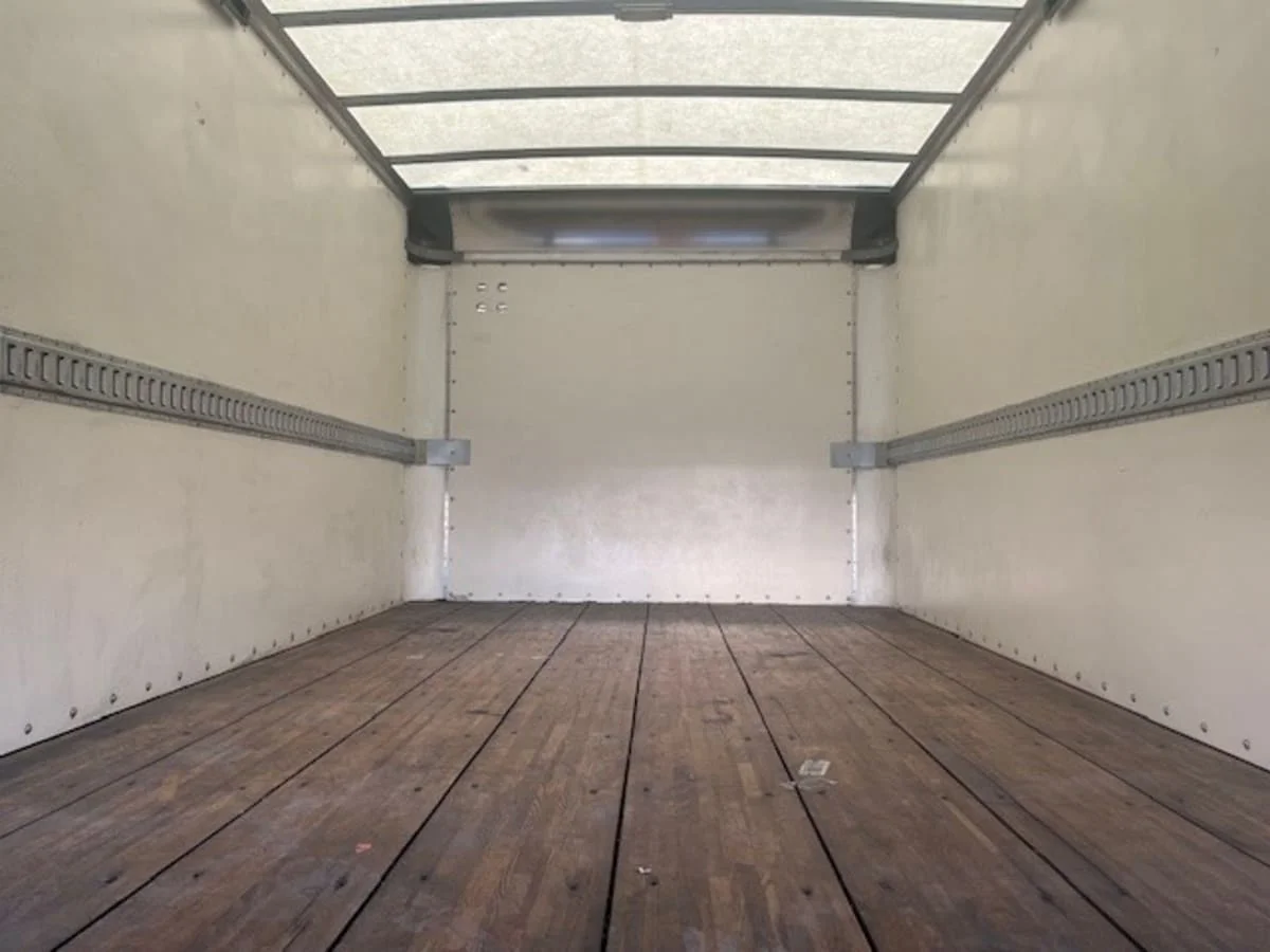 2018 Isuzu - image 8