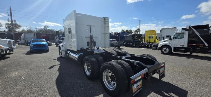 2022 Peterbilt 579 in Jacksonville, FL — photo 4