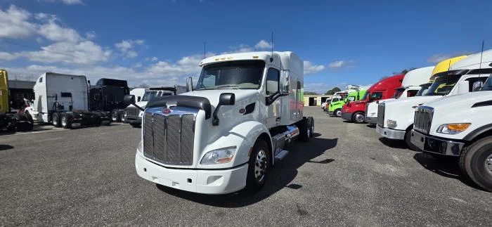 2022 Peterbilt 579 in Jacksonville, FL — photo 2