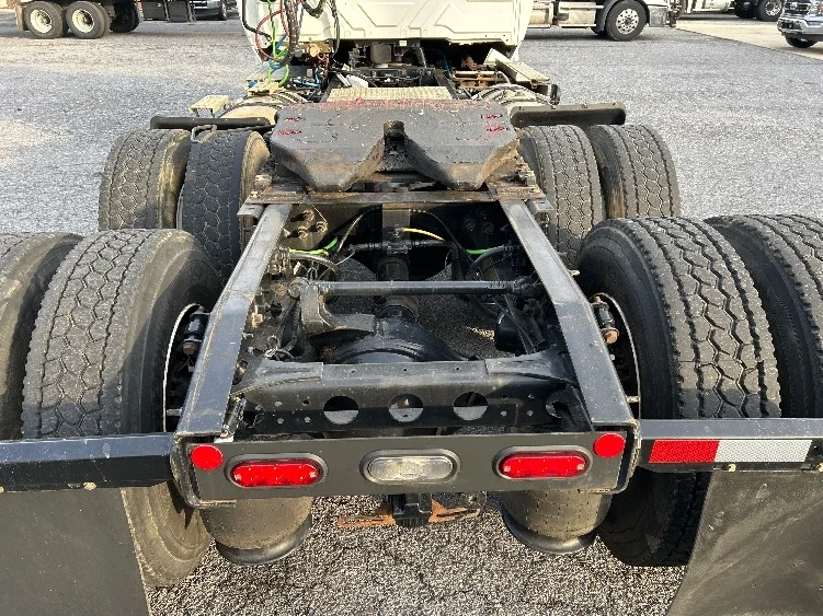 2021 International LT - image 6