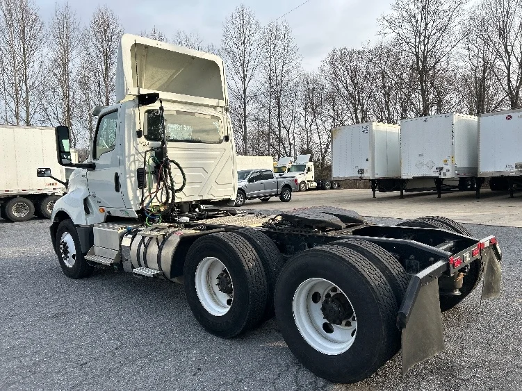 2021 International LT - image 5