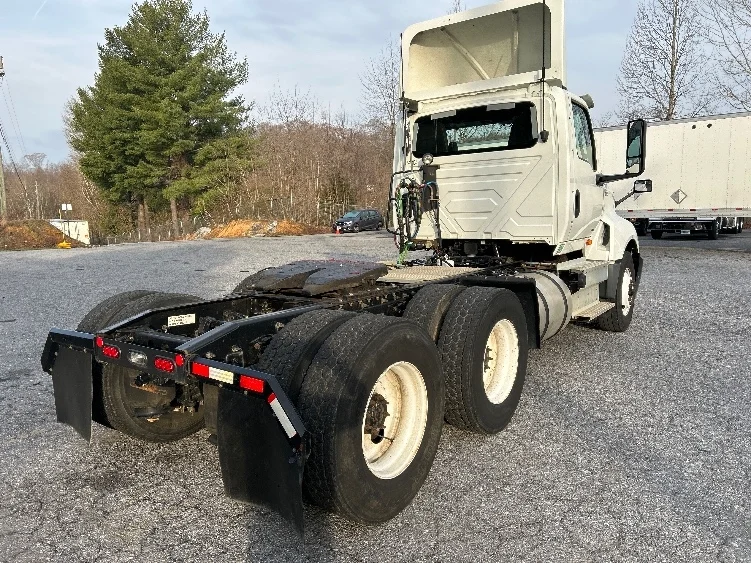 2021 International LT - image 7