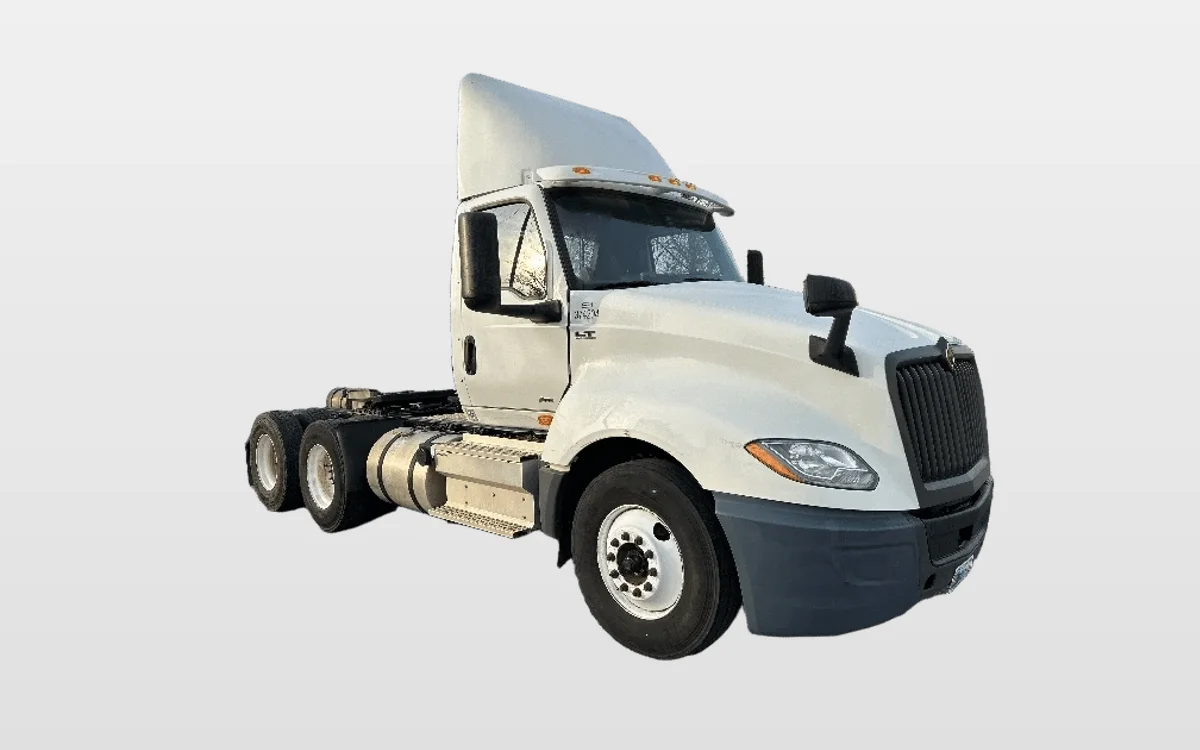 2021 International LT - image 1