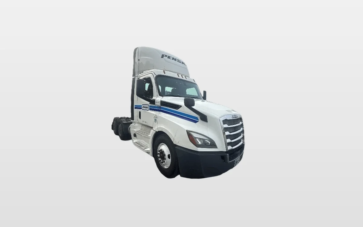 2020 Freightliner Cascadia - image 1