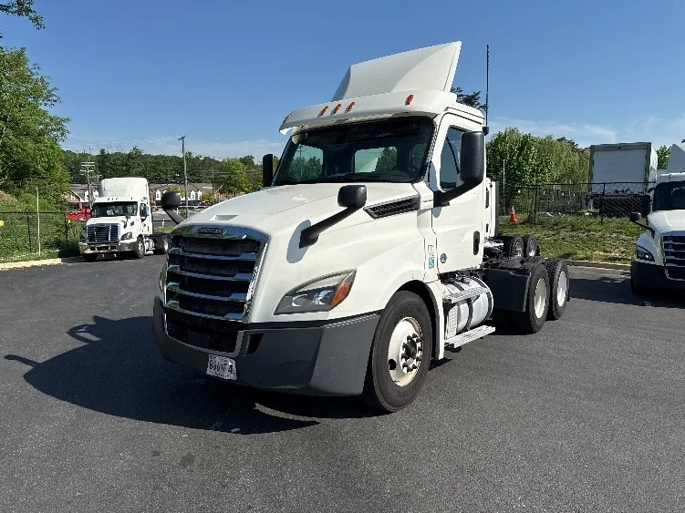 2019 Freightliner Cascadia in Jessup, MD — photo 3