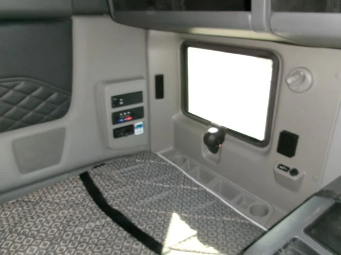 2025 International LT — photo 13