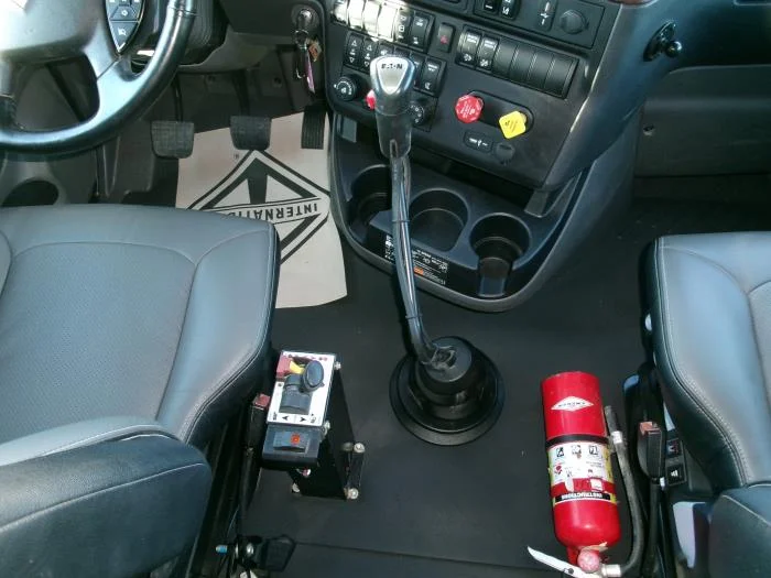 2025 International LT — photo 17