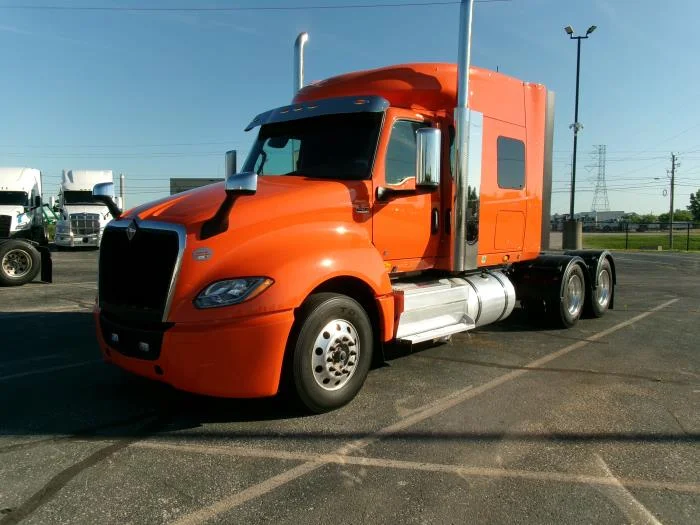 2025 International LT — photo 2