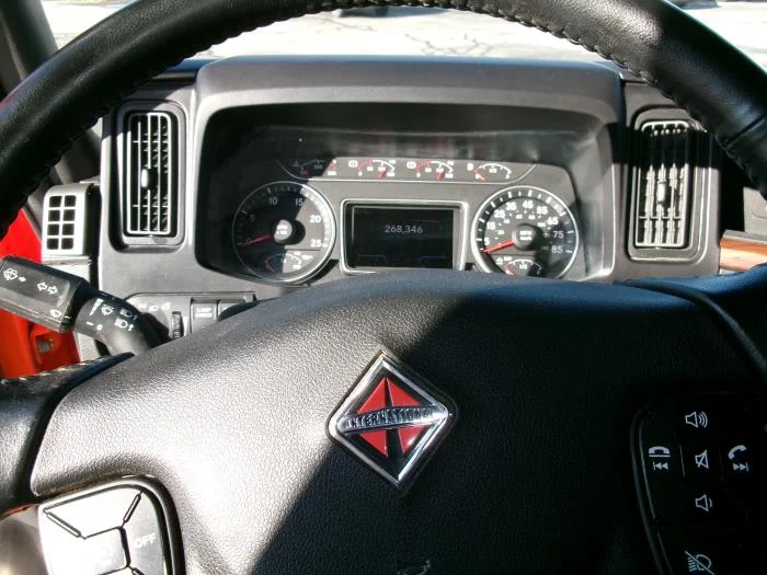 2025 International LT — photo 9