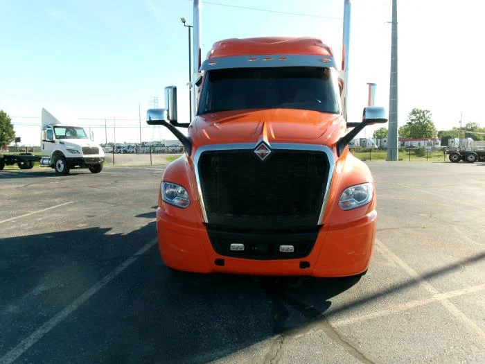 2025 International LT — photo 3