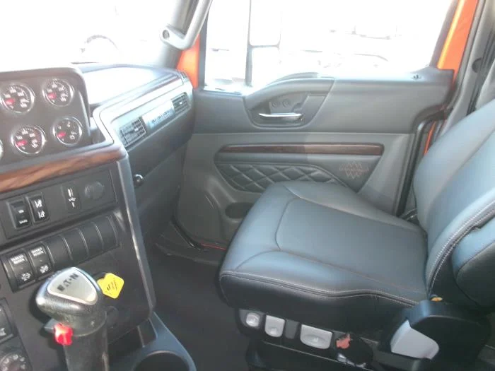 2025 International LT — photo 11