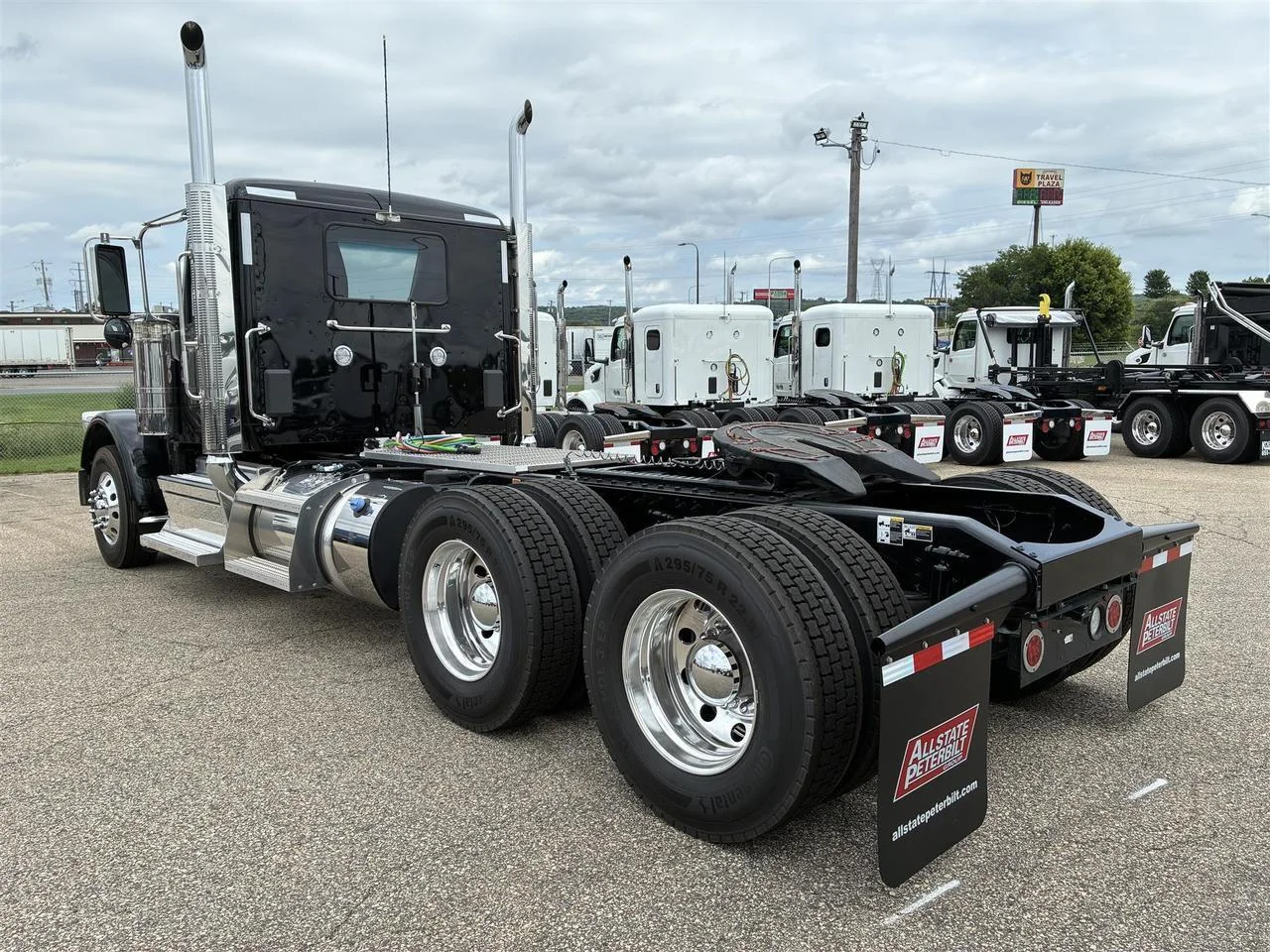 2027 Peterbilt 589 in South St. Paul, MN — photo 2