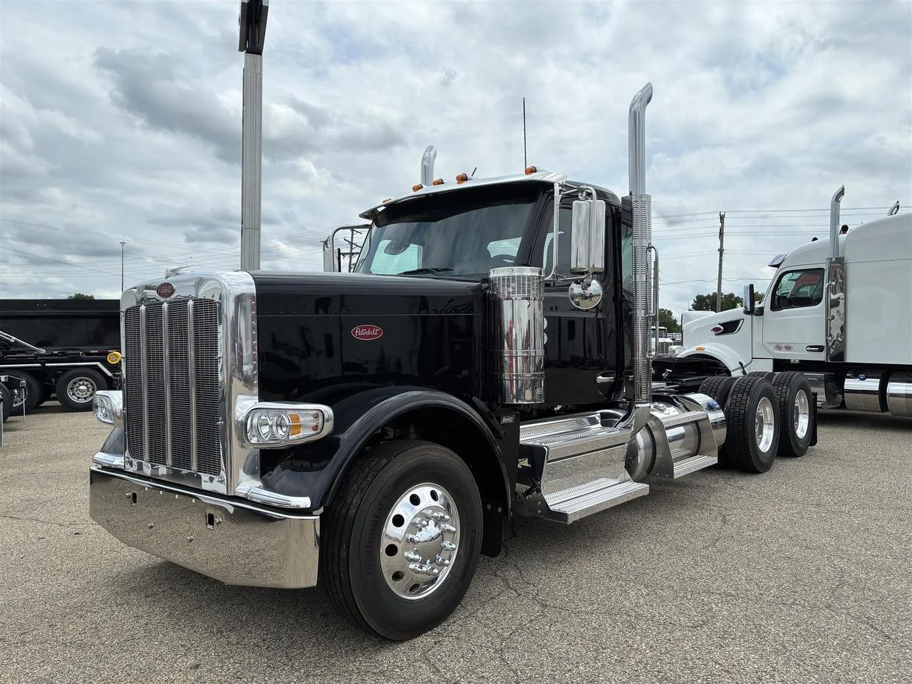 2027 Peterbilt 589 in South St. Paul, MN — photo 12