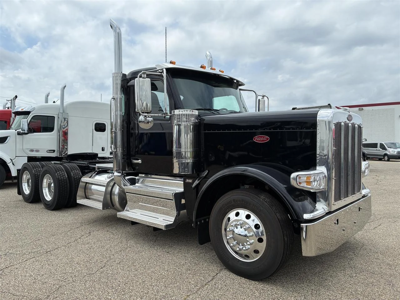 2027 Peterbilt 589 in South St. Paul, MN — photo 6