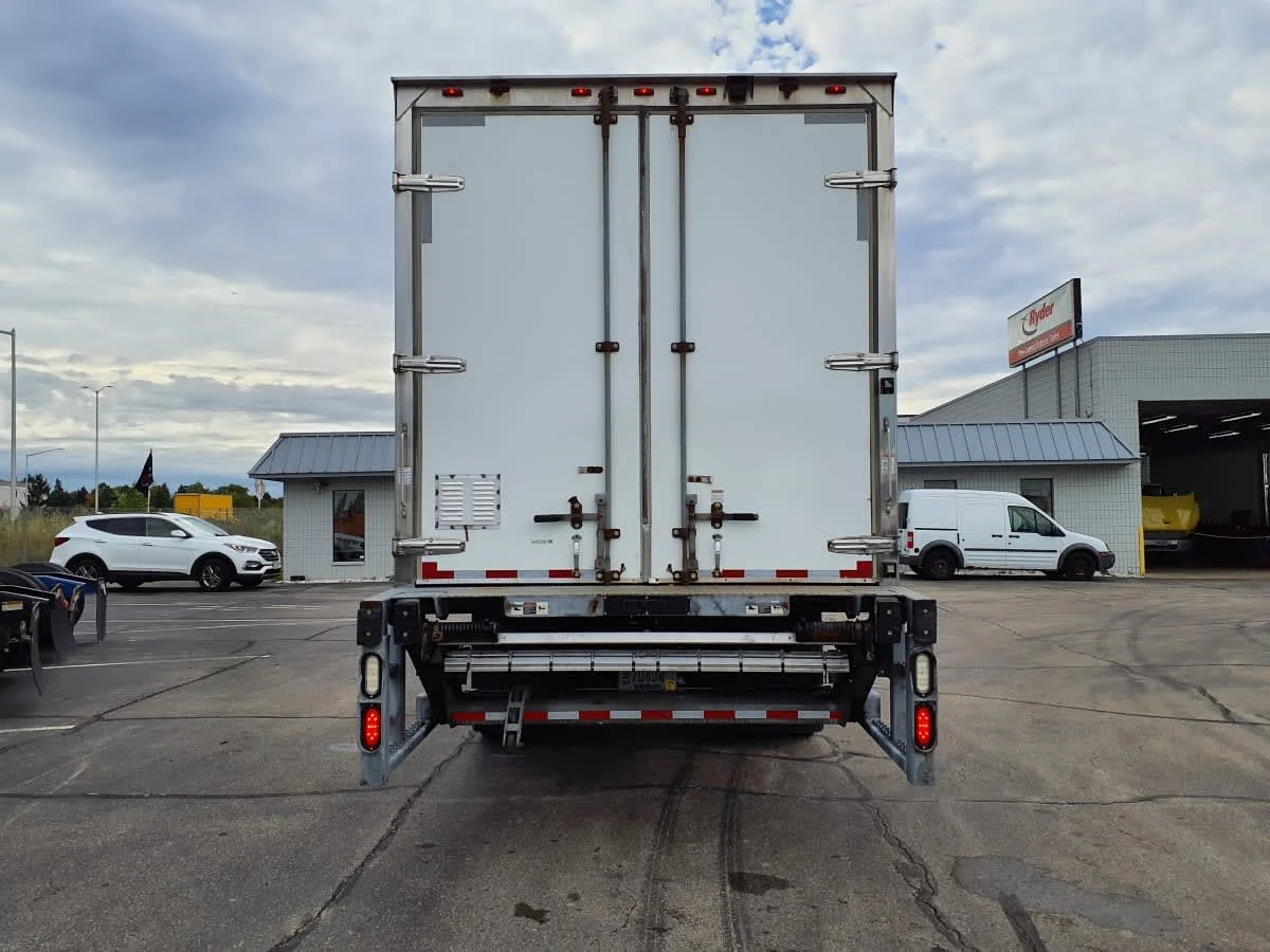 2016 Freightliner M2 106 - image 5