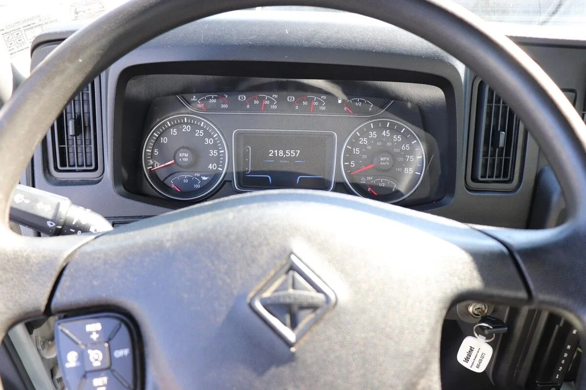 2019 International MV - image 4