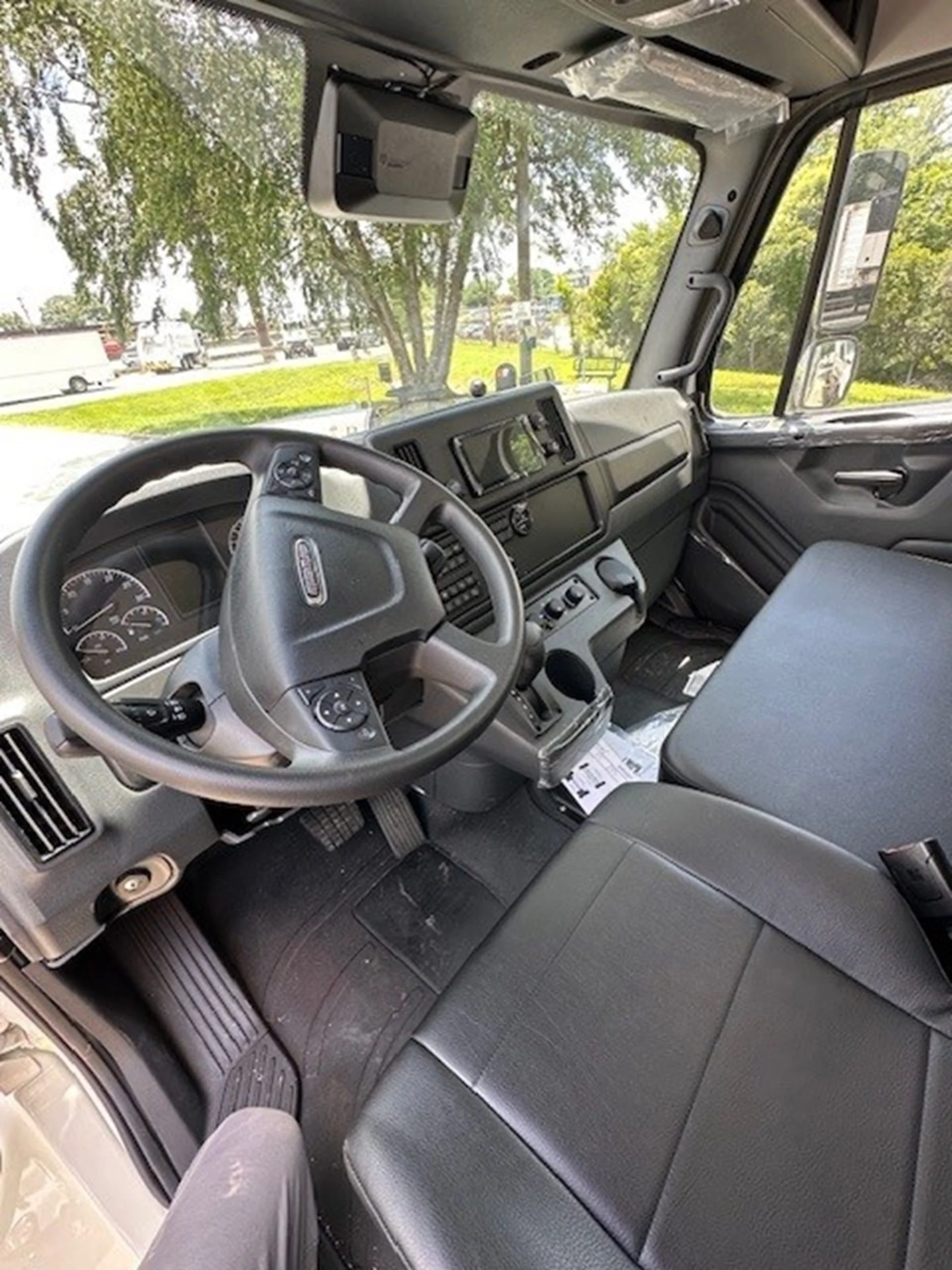 2026 Freightliner M2 106 — photo 4