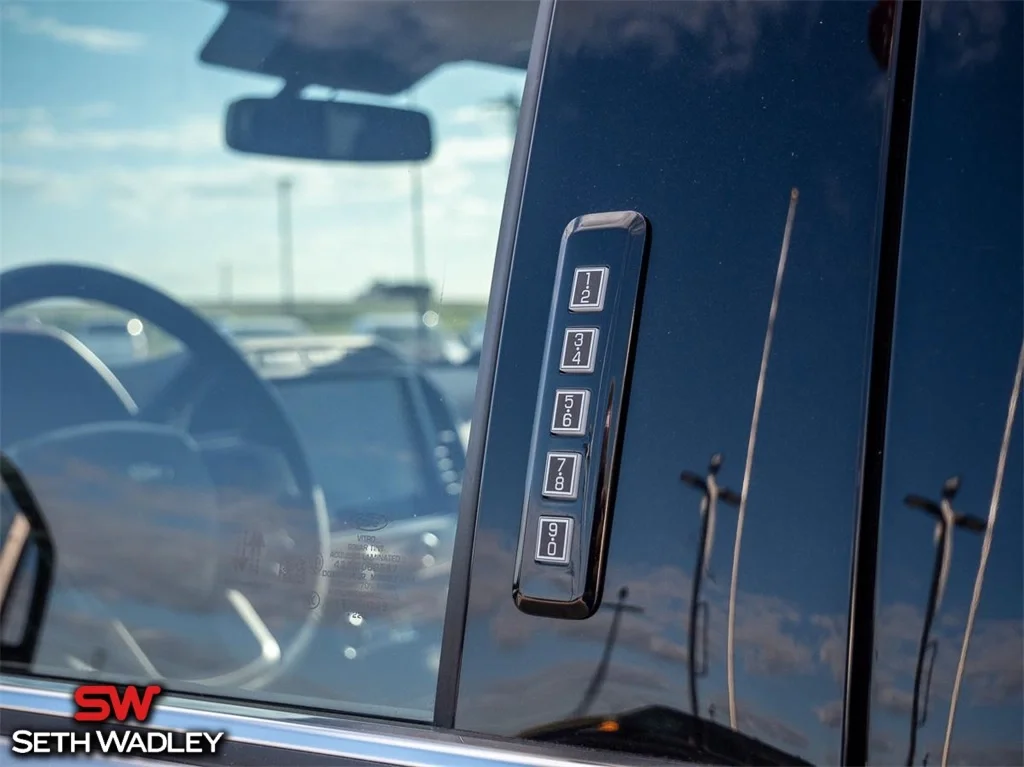 2022 Ford — photo 37