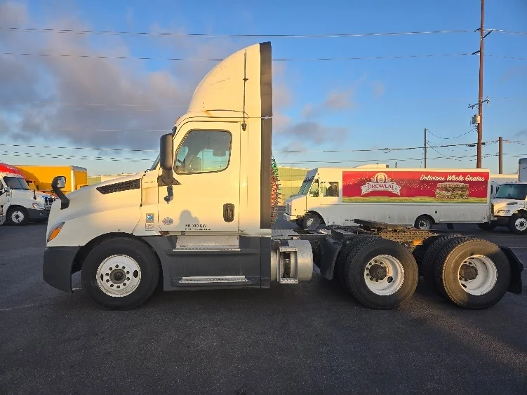 2020 Freightliner Cascadia in Spokane Valley, WA — photo 4