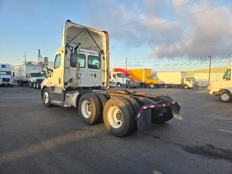 2020 Freightliner Cascadia in Spokane Valley, WA — photo 5