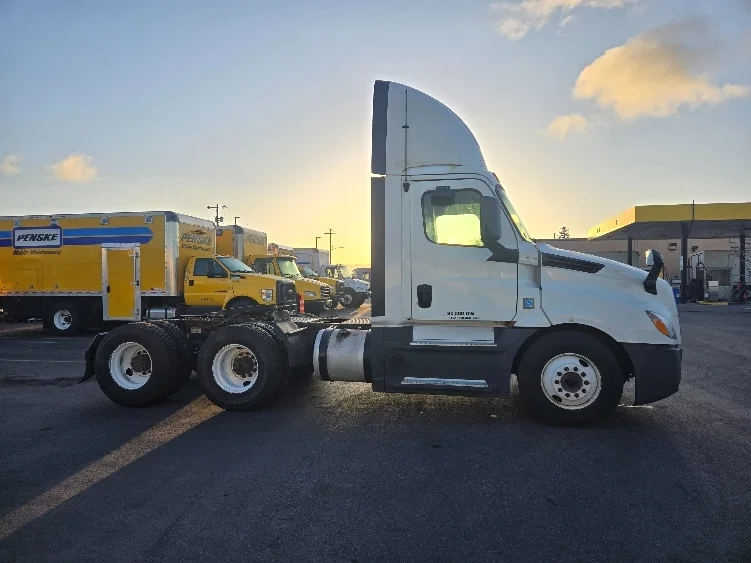 2020 Freightliner Cascadia in Spokane Valley, WA — photo 8