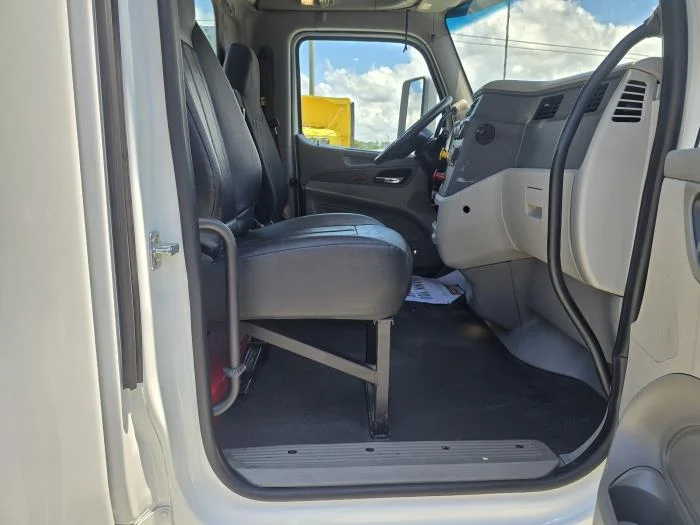 2021 Peterbilt 579 - image 11
